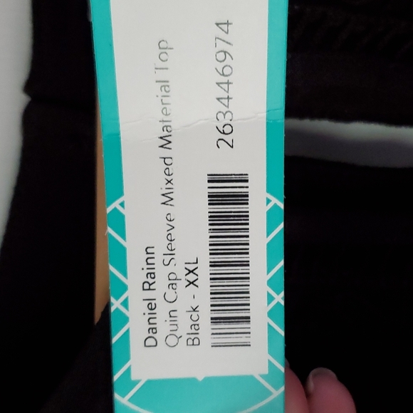 NWT Quin cap sleeve mixed material blouse by Pale Sky in black, size XXL. - Picture 5 of 5